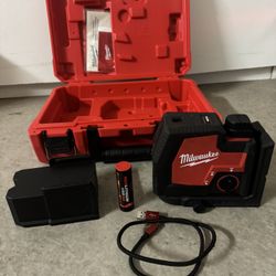 Milwaukee Green 100 ft. Cross Line and Plumb Points Rechargeable Laser Level with REDLITHIUM battery