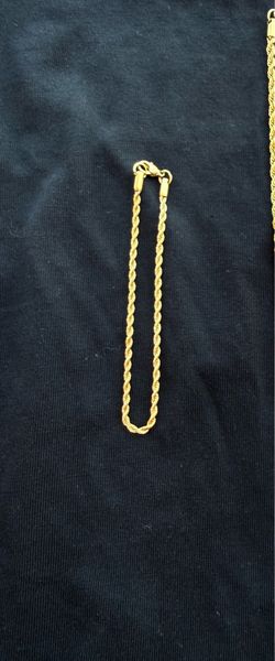 18-karat gold-plated bracelet, made primarily of stainless steel