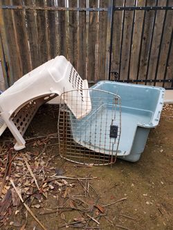 DOG KENNEL WITH GATE