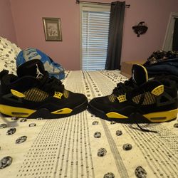 Jordan 4 Yellow Thunder