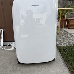 Honeywell HL10CESWK is a 10,000 BTU (ASHRAE) / 5,500 BTU (DOE) portable AC