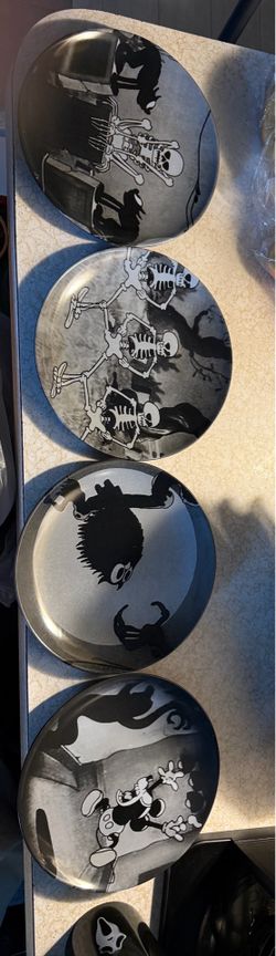 Mickey Skeleton dance Plates