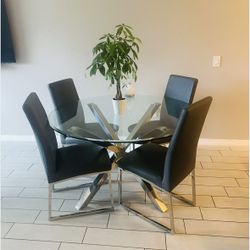 Dining table of 4 round clear 