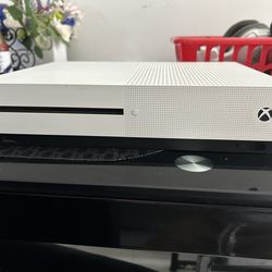 Xbox one S with controller