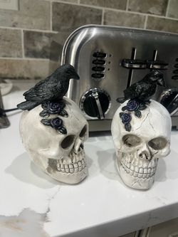 Halloween Skull and Raven Decor Set