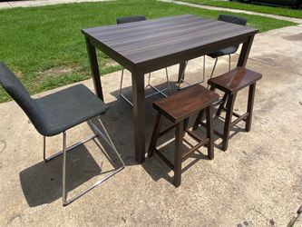 High table with 3 chairs and 2 extra barstool Only