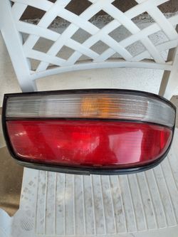 1995-1997 Toyota Rear Driver Side Tail Lamp