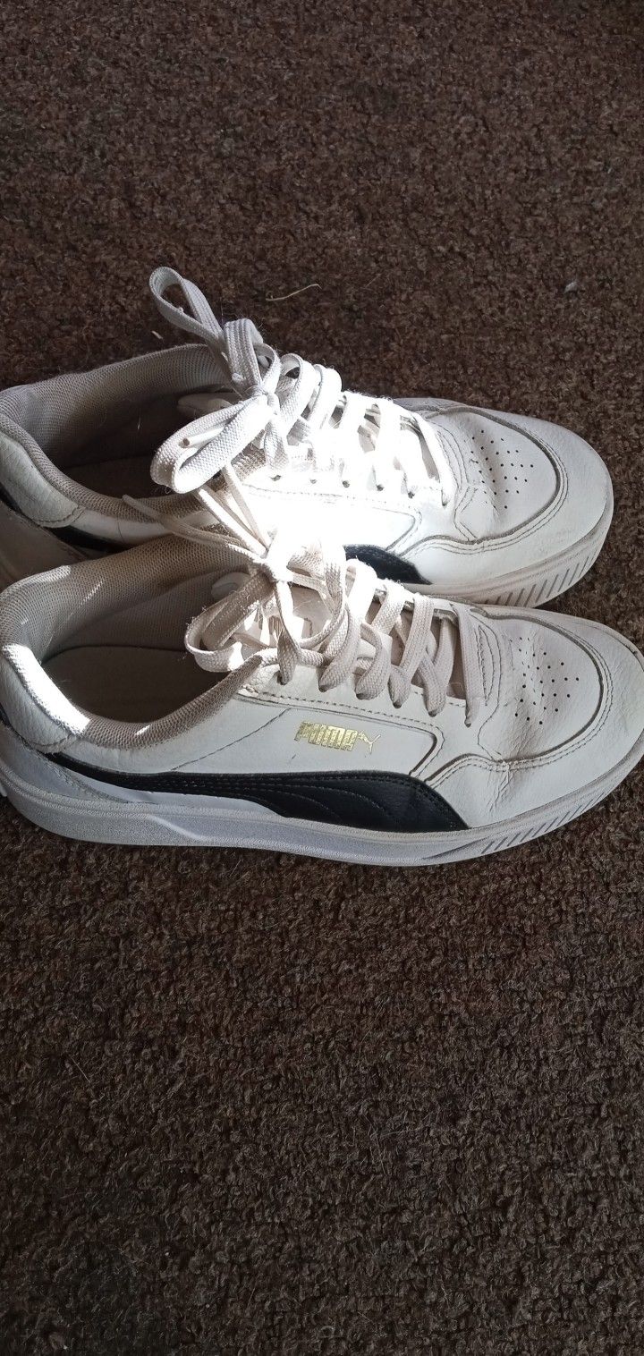 Girls Puma Shoes Clean Size 4.5$27.00