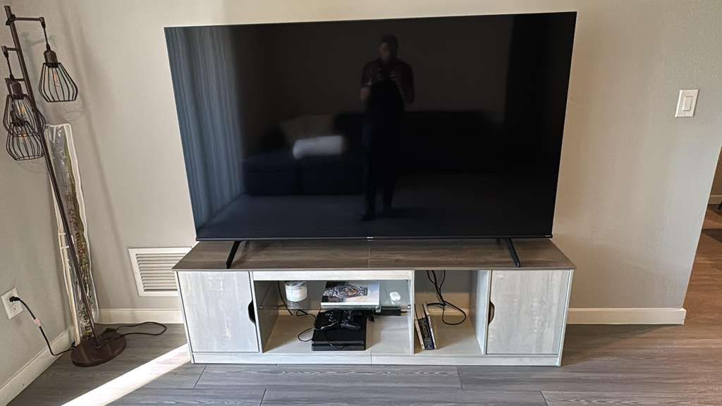 Modern TV Stand – Excellent Condition