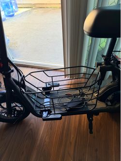 Electric scooter w basket