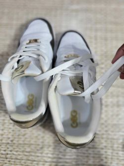 casuales para mujer de la marca G by GUESS (G Los Angeles) en color blanco.