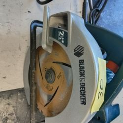 BLACK AND DECKER SAW