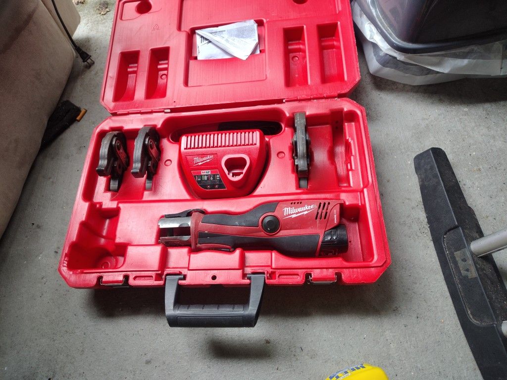 Milwaukee M12 Lithium Ion Force Logic Cordless
