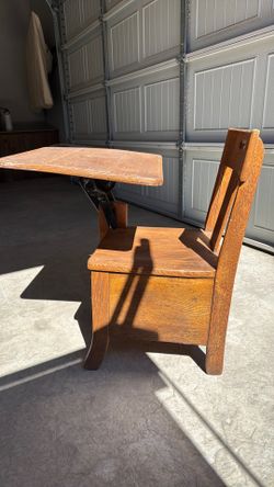 Old fashion child’s desk
