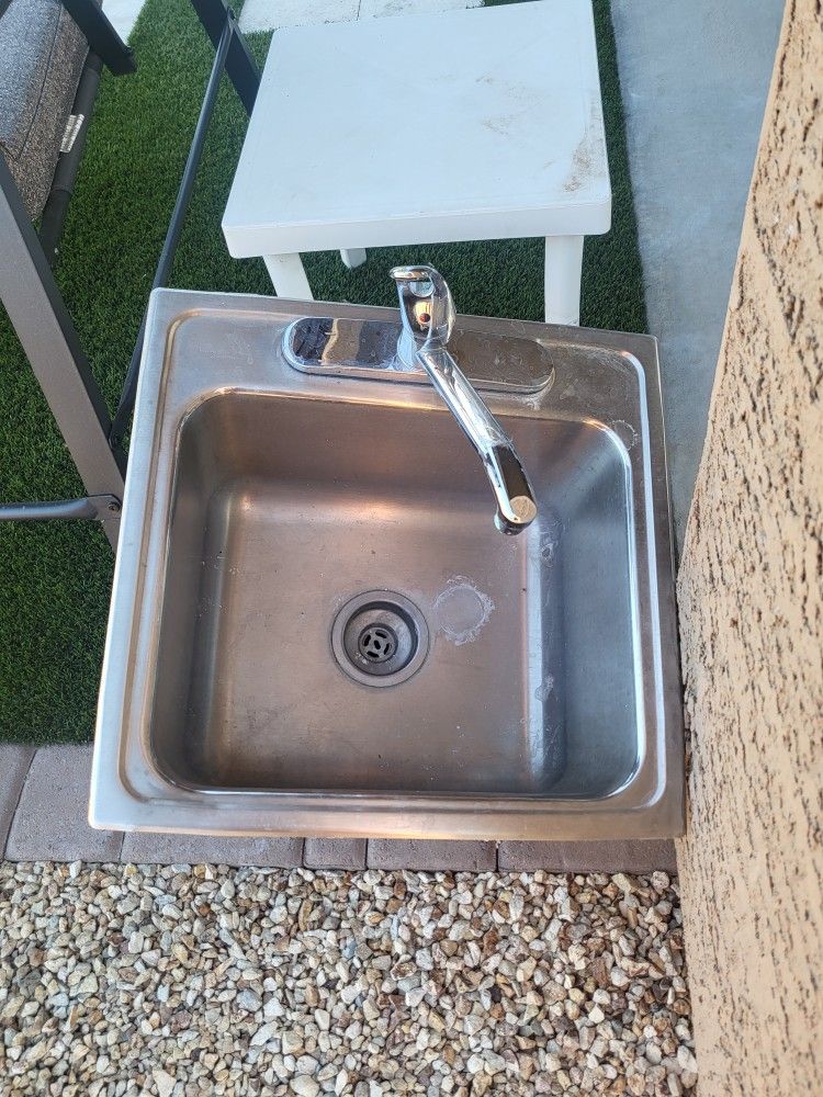 Small Sink With Faucet