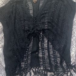 HAUTE FOX  (black Poncho) 