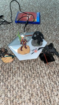 Disney Infinity 3.0 (PS4) used and in a very great condition comes with 4 Star Wars characters