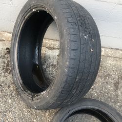 285/45/22 Tire