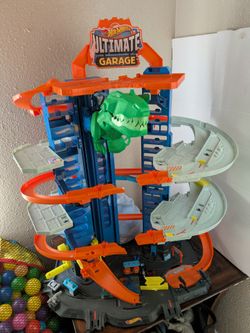 Hot wheels ultimate garage