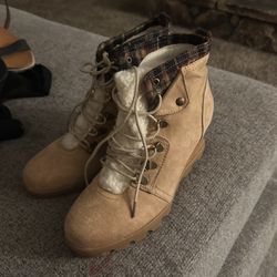 Women’s Heel Boot Size 8.5 