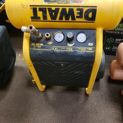 Dewalt D55146 4.5 Gallon Compressor On Wheels 