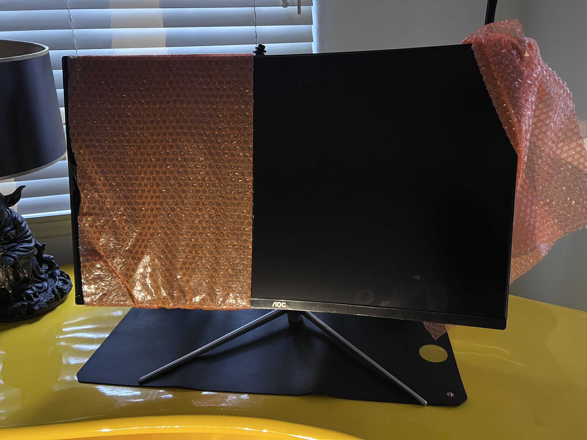 🖥 AOC Curved Gaming Monitor – 144Hz – Like New!