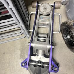 Pittsburg Aluminum Floor Jack with Accessories