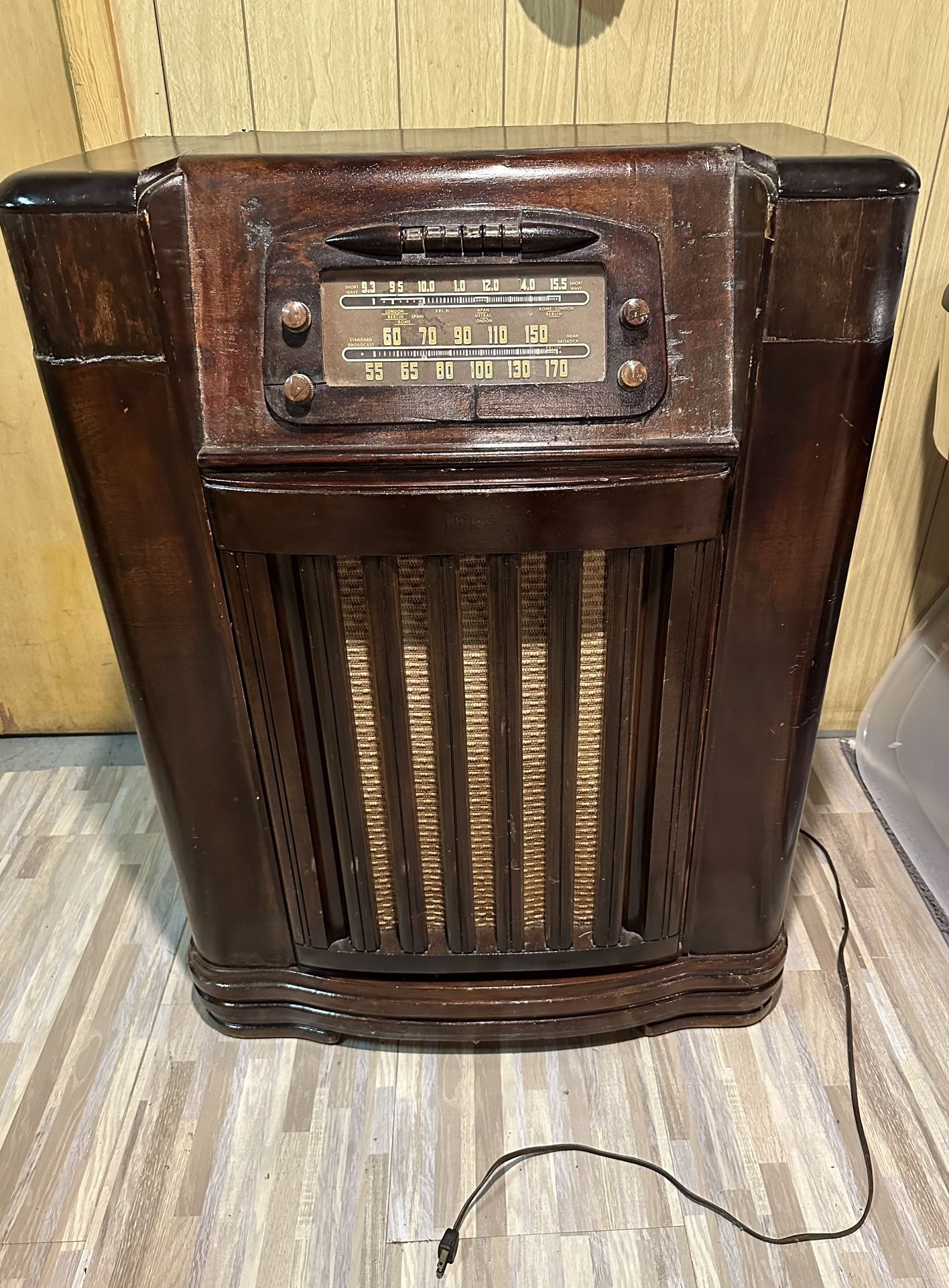 1946 Philco Radio - Phonographictt Model 46-1209