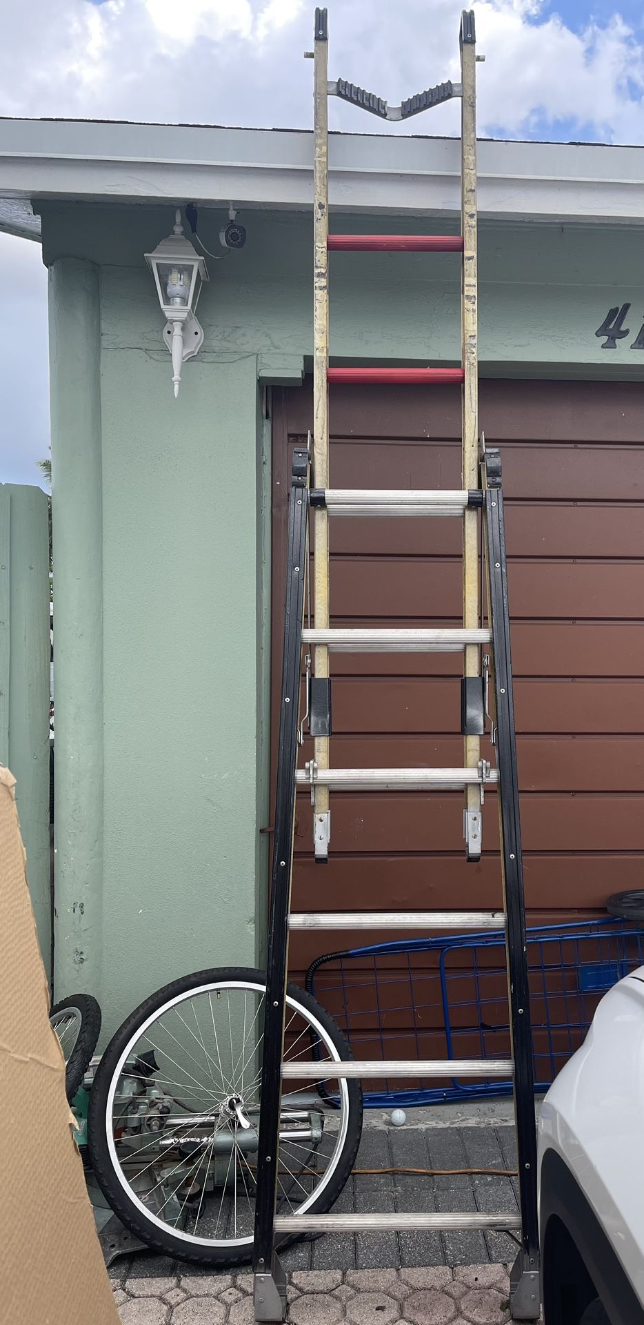 Extendable Ladder Maximum Height 12ft Good Condition $30 Firm On Price