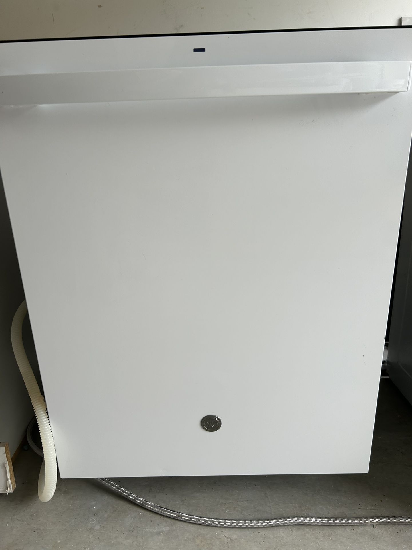 GE Dishwasher  LIKE NEW White Color