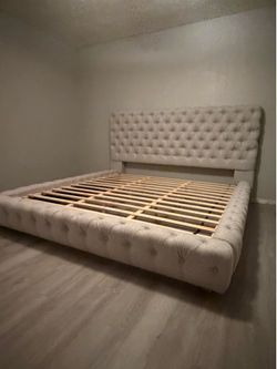 Queen Upholstered Bedframe