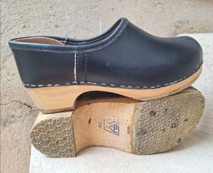 Fabulous Womens Black Korina Clogs Wooden Bottoms  EU-36/US-5.5