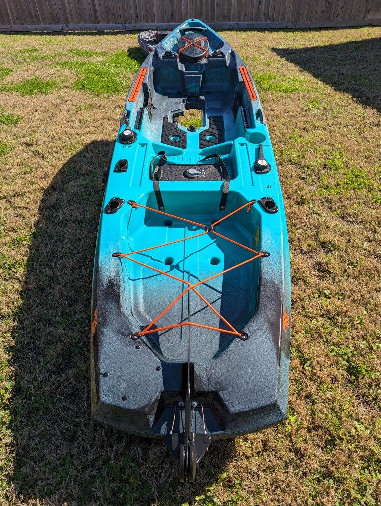 Old Town Sportsman 106 PDL Pedal Fishing Kayak Photic Camo for Sale in