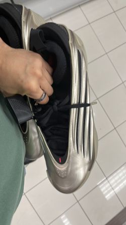 Basketball shoes
