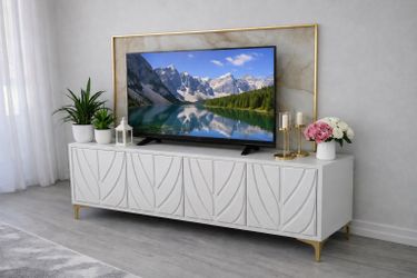 Free delivery 🚚 Assembly required ✅Firm price 🌟Cabinet white  sturdy 60” new in box