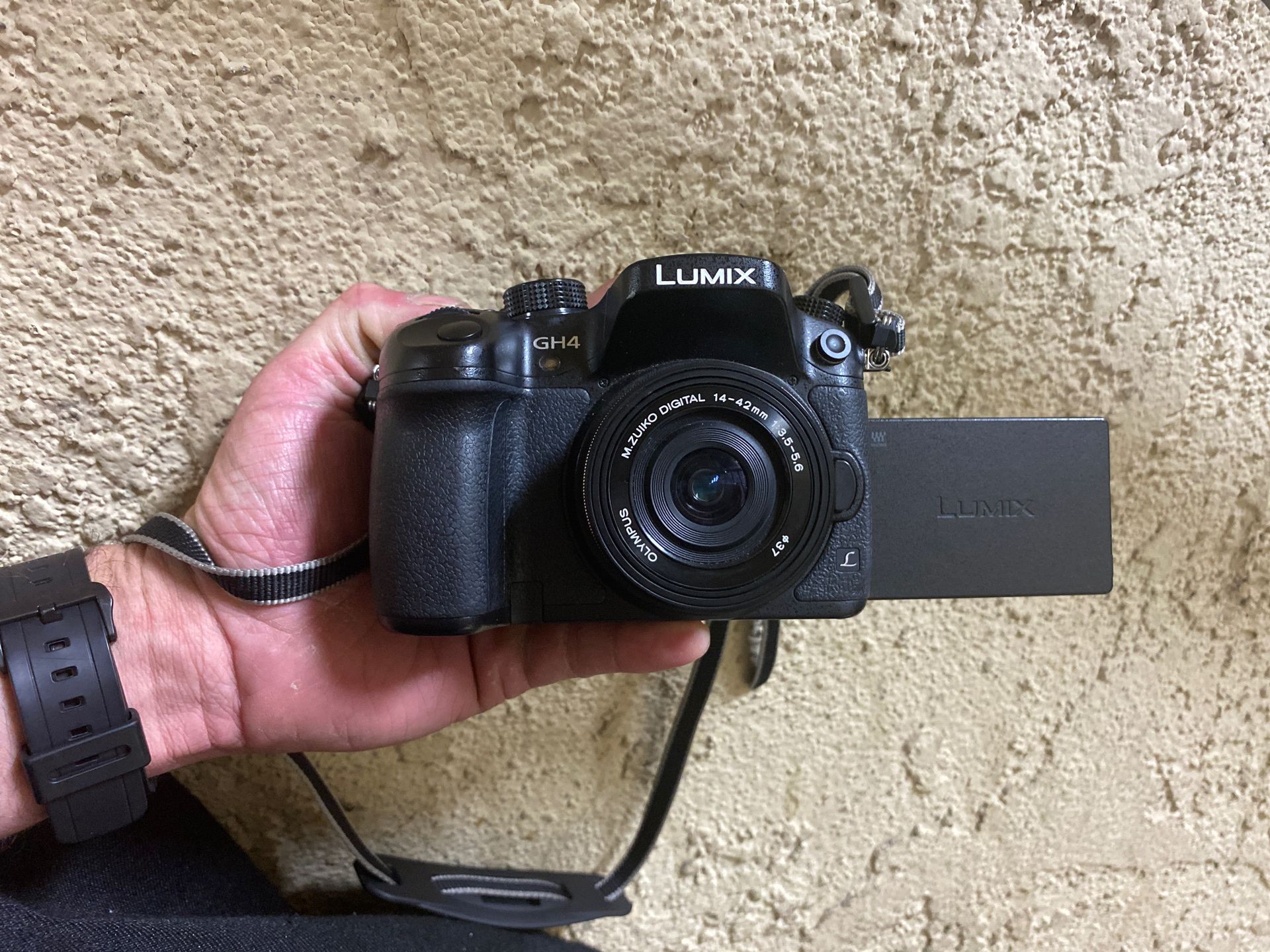 Panasonic LUMIX GH4 WiFi 4K (GREAT CONDITION!📸)