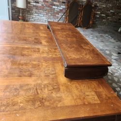 Gorgeous Dining Table & Chairs