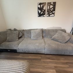Lindyn 4 piece sectional With Super Chaise 