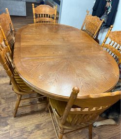Dining Table w/leaf and 6 Chairs