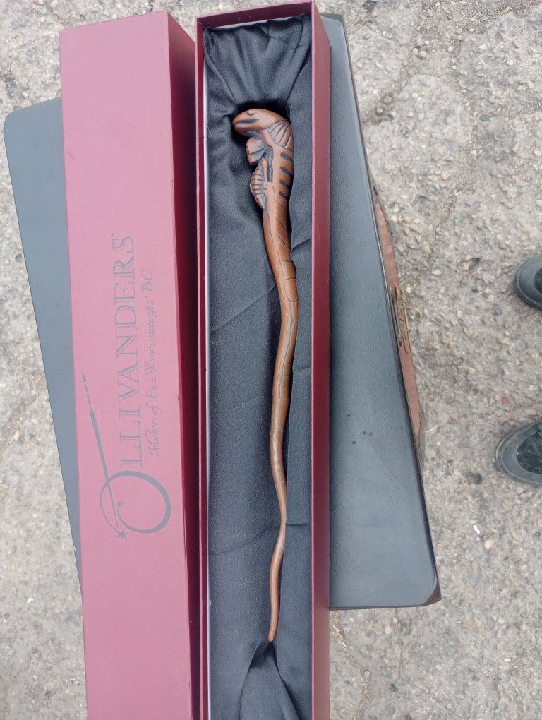 OFFICIAL HARRY POTTER SKULL WAND BY OLLIVANDERS NEW IN BOX