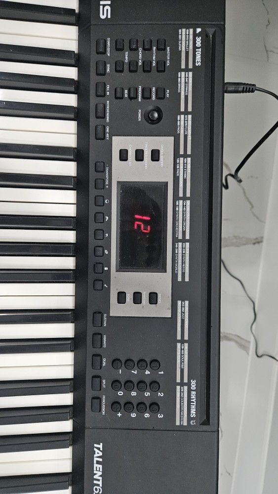 Alesis Talent61 piano in perfect condition, like new, and very little use