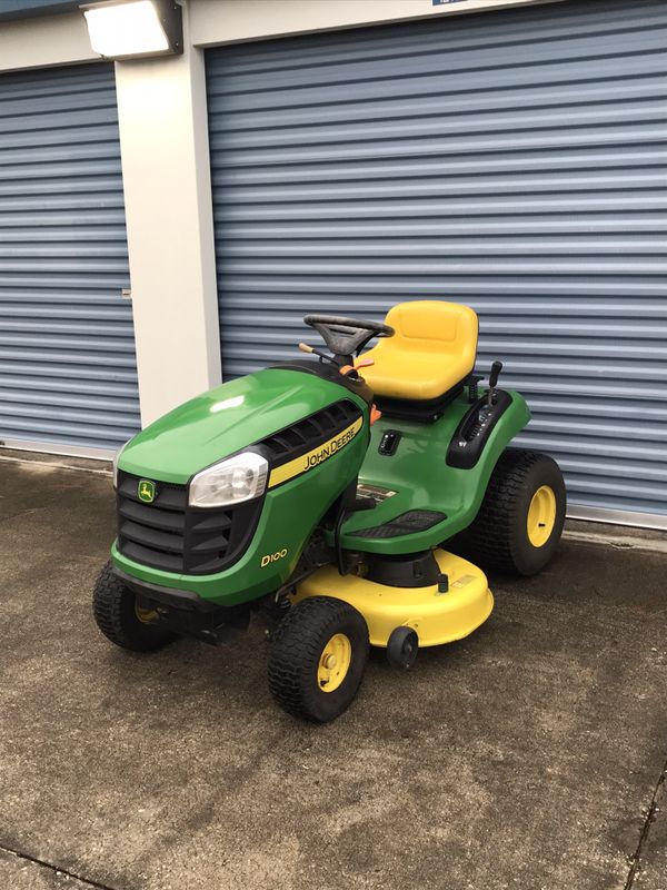 JOHN DEERE D100 TRACTOR 42 INCH RIDING LAWN MOWER for Sale in Clermont