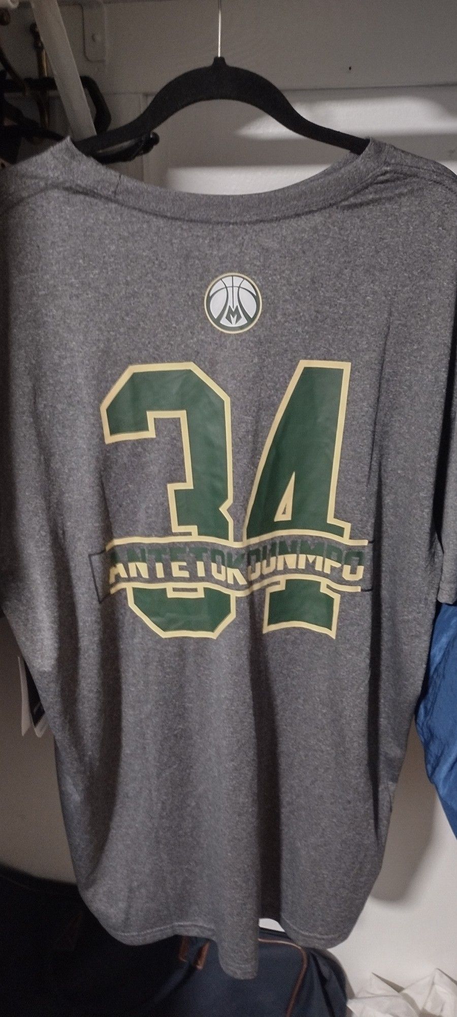 Milwaukee Bucks T-shirt #34