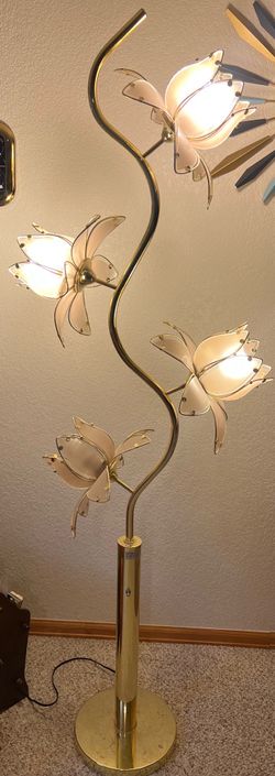 Vintage Hollywood Regency Lotus Lamp