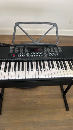 Keyboard piano with stand