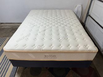 LIKE NEW! Saatva Memory Foam Hybrid Queen Mattress - Delivery Available!