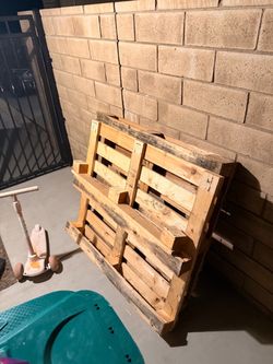 10 Wooden Pallets for Sale – Good Condition