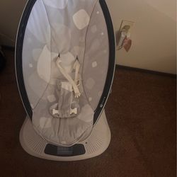 4-Moms white & Black