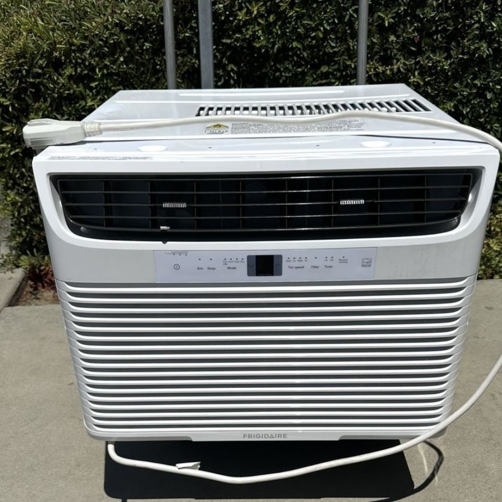 AC - Frigidaire 15,100 BTU 115V Window Air Conditioner Cools 850 Sq. Ft.