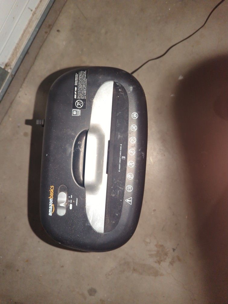 Amazon Basics Shredder